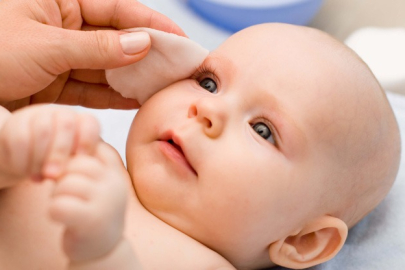 Bebeklerde göz sulanması neden olur?