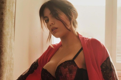 Icardi'nin eşi Wanda Nara, iç çamaşırlı pozuyla sosyal medyayı salladı!