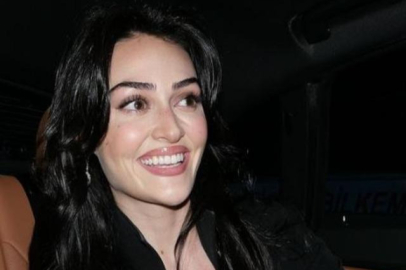 Esra Bilgiç siyah takımıyla beğeni topladı