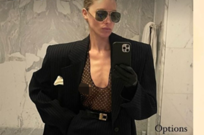 Elsa Hosk tülden bluzunun içine hiçbir şey giymedi!