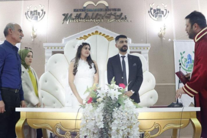 26 çift, 'evet' demek için bügünü bekledi!