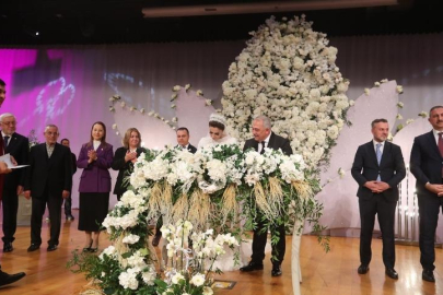 Depremde ailesini kaybeden AK Parti Gaziantep İl Başkanı Çetin dünyaevine girdi! 20 yaş küçük eşi...