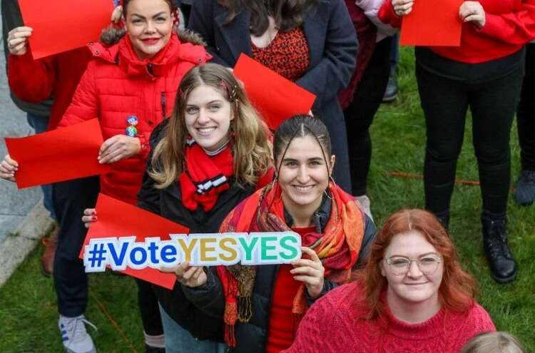 İRLANDA HALKI TAM OLARAK NEYİ OYLUYOR?