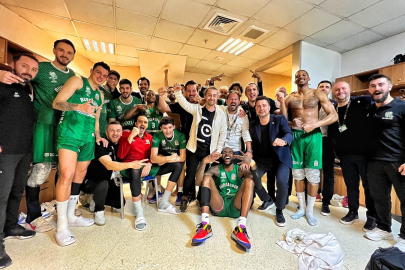 Bursaspor İnfo Yatırım’ın soyunma odasında büyük coşku