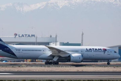 Havada büyük panik! Yolcu uçağı aniden düşmeye başladı! Çok sayıda kişi yaralandı...