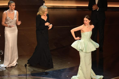 Oscar'da  Emma Stone'nin elbisesi patladı: Çok bunaltıcı