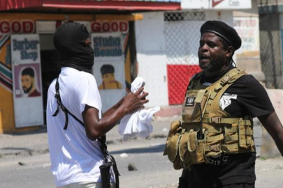 Çete lideri 'Barbekü' ülkeyi ele geçirdi!