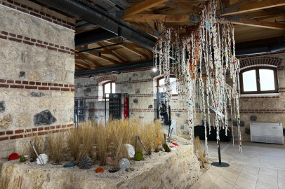 "Nazif'in Düğmeleri" sergisi gerçek bir hayat hikayesinin iz düşümünü seyircilere aktarıyor