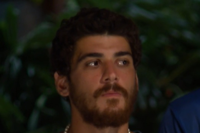 Survivor Poyraz Dominikli ailenin evine gizlice girip hırsızlık yaptı!