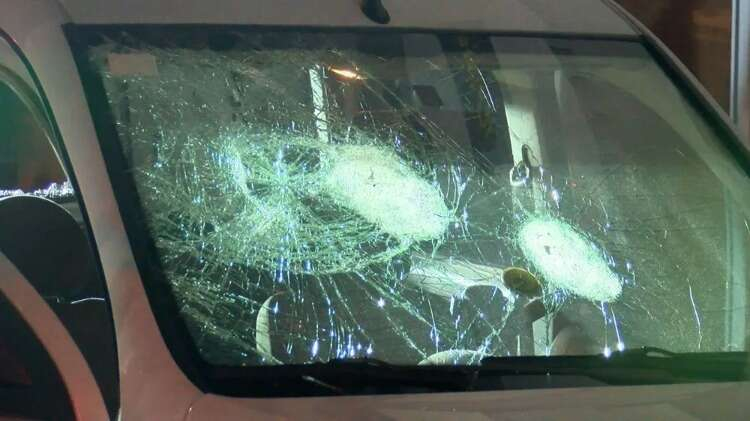 OTOMOBİLLE PEŞLERİNE DÜŞTÜ