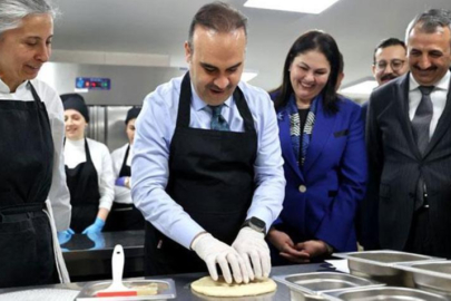 Bakan Kacır, ramazan pidesi yaptı