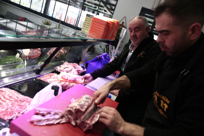 Bursa'da aracıyı ortadan kaldıran üretici eti ucuza satıyor!