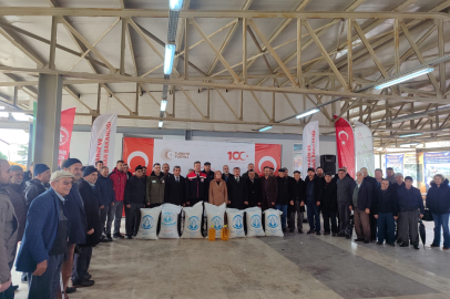 Bursa Harmancık'ta çiftçilere 8 ton aspir tohumu dağıtıldı