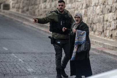 İsrail Mescid-i Aksa'ya erişimine kısıtlamalar getirdi