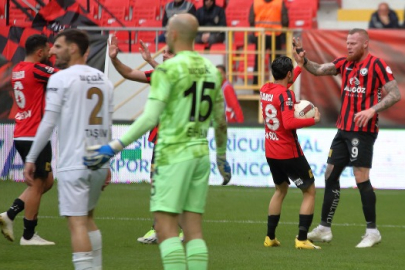 7 gollü maçta 3 puan Çorum FK'nın!