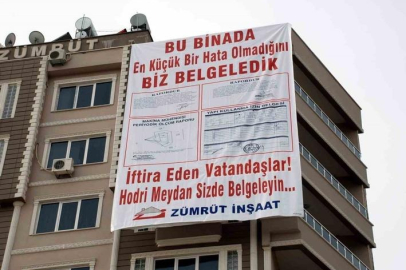 Depremde yerle bir olmuştu! Bir yıl sonra ortaya çıkan detay: Binaya asılan afiş ağızları açık bıraktı