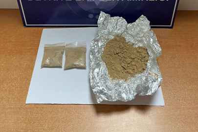 Edirne'de polis, çöpkonteynerinin altında uyuşturucu ele geçirdi