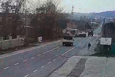 İstanbul'da otomobil İETT otobüsüne çarptı