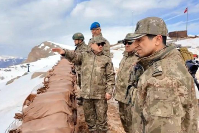 Kara Kuvvetleri Komutanı sınır hattında