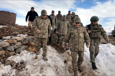 Orgeneral Bayraktaroğlu, Şırnak Gülyazı’daki üs bölgesini denetledi