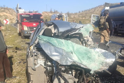 TIR ile otomobil çarpıştı: 1 ölü, 1 yaralı