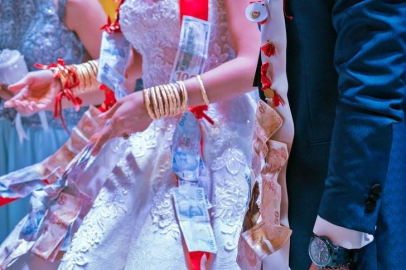 Yargıtay'dan tabuları yıkan karar!  Düğünde takılan altınlar, dolarlar, Türk Liraları kime ait?