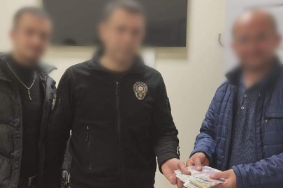 Yolda poşet içinde bin 980 pound buldu, sahibine teslim etti