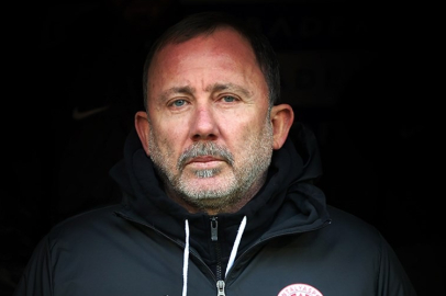 Sergen Yalçın'dan Beşiktaş taraftarı ile ilgili soruya sitem dolu yanıt