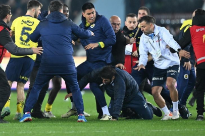 Egemen Korkmaz yumruk atmaya çalışmasında İrfan Can Eğribayat ateş püskürdü! 'Ekmek yediğin yere...'