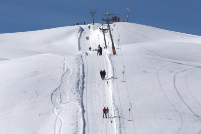 Hakkari'deki kayak merkezi Avrupa'dan grupları ağırlıyor
