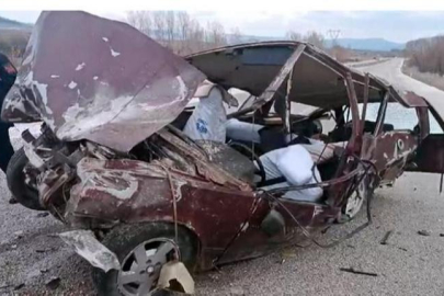 Isparta'da korkunç kaza! Otomobil hurdaya döndü: 4 yaralı