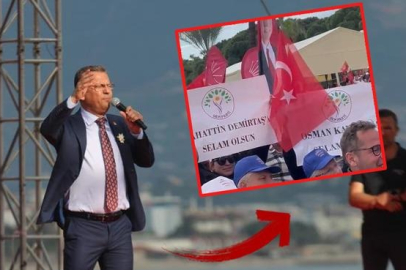 Özgür Özel'in katıldığı mitingde açılan pankartlar dikkat çekmişti! Açıklama geldi: 'Hukuk girişimleri başlatılmıştır'