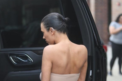 Bianca Censori taytını yarıya indirip sokaklarda dolaştı