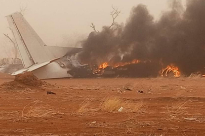 Güney Sudan'da askeri uçak düştü: Yaralılar var