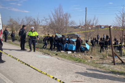 Konya'da  otomobil, otobüs durağına daldı: 4 ölü
