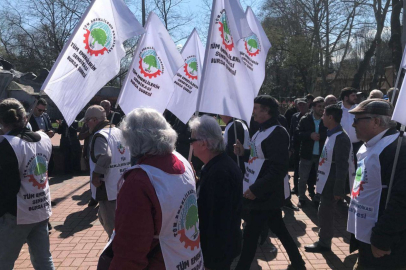 Bursa'da emekliler sokağa indi: Kaderimiz ucuz gıda kuyruğu mu?