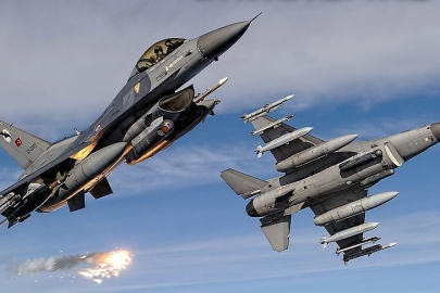 Ege denizine Yunan F-16 savaş uçağı düştü