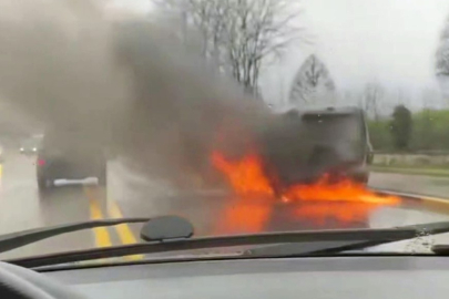 Sakarya’dan hafif ticari araç alev topuna döndü