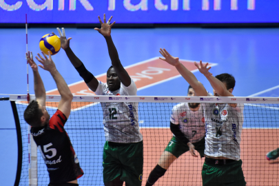 Bursa Büyükşehir Belediyespor rakibine set vermedi