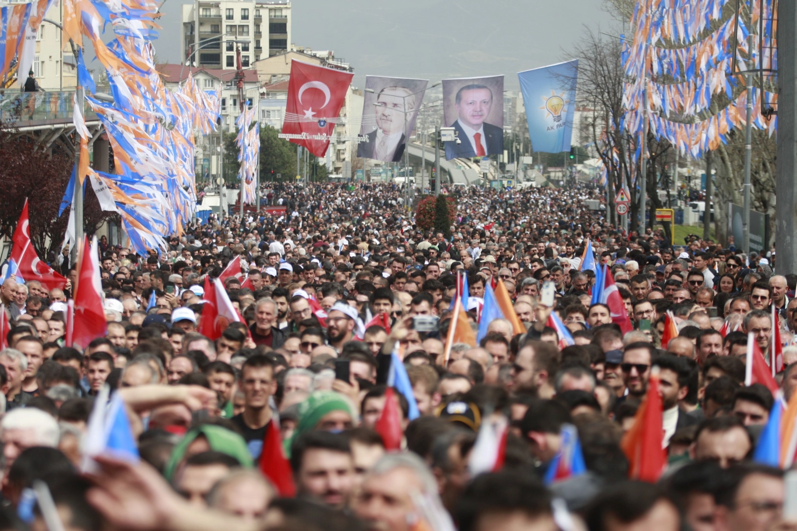 Cumhurbaşkanı Erdoğan Bursa'da! Miting alanı dolup taştı