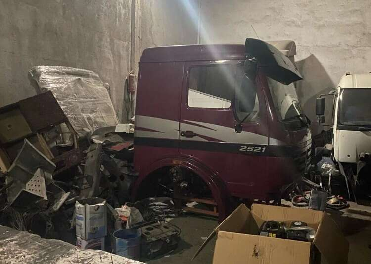 "KAMYONUN AKS KISMINI ADANA'DA TOPRAĞA GÖMÜLÜ HALDE BULDUK"