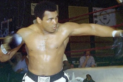 Muhammed Ali'nin ikonik şortu açık artırmada