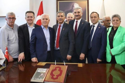 Gemlik Belediye Başkanı Şükrü Deviren görevi teslim aldı