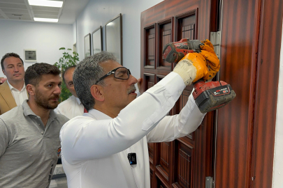 Bursa Gemlik Belediye Başkanı Şükrü Deviren makam kapısını söktü!