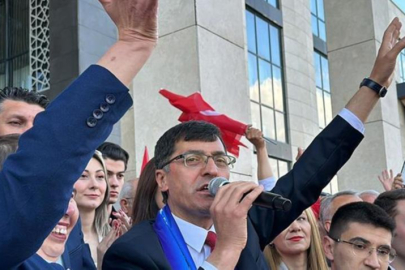 Kütahya'da CHP'li Eyüp Kahveci mazbatasını aldı görevine başladı