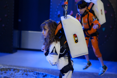 Bursa'da asansörü kapsül haline getirip dünyada uzay tecrübesi yaşatıyorlar!