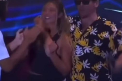 Survivor Aleyna şarkıcının el hareketinden rahatsız oldu