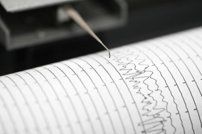 Ege Denizi'nde peş peşe ürküten depremler! 4'lük sarsıntıların ardından şiddetlendi