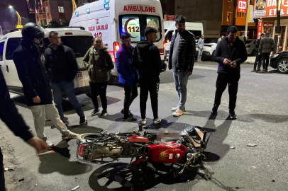 Tekirdağ'da hafif ticari otomobil ile çarpışan motosikletteki 2 kişi yaralandı