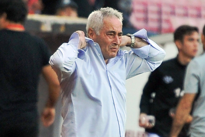 Sakaryaspor'un yeni teknik direktörü Coşkun Demirbakan oldu